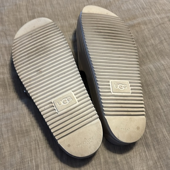Like new!!!! Ugg slides - Picture 4 of 4